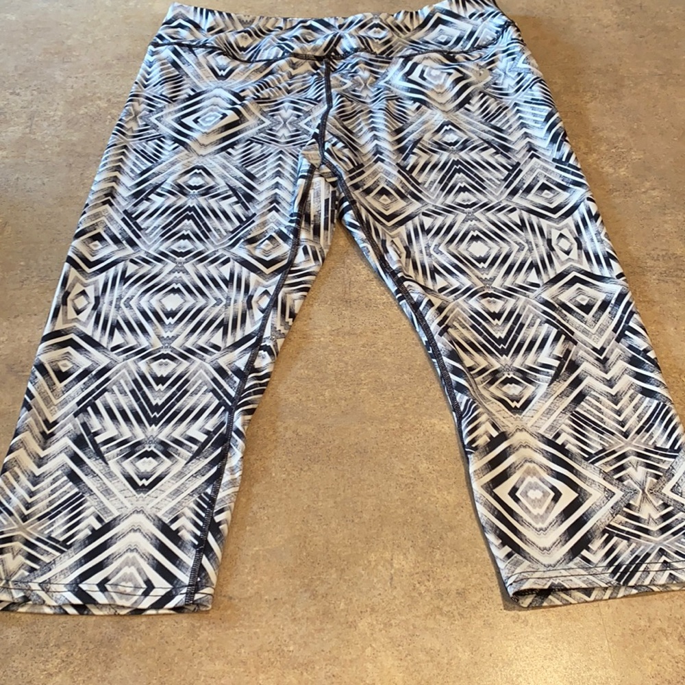 Women’s Shoactive Capri leggings size XL